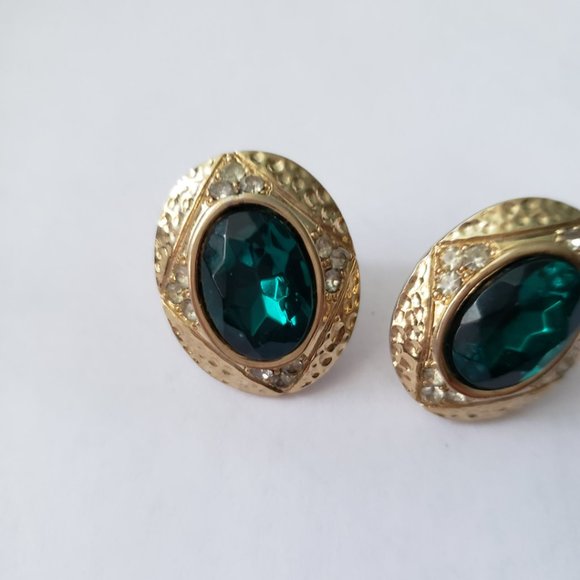 Vintage Gold Toned Oval with Green Stone/ Gem - Picture 3 of 7
